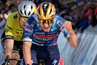 Remco Evenepoel (au 1er plan) défie Tadej Pogacar sur l'Amstel Gold Race KEYSTONE/EPA/OLIVIER MATTHYS